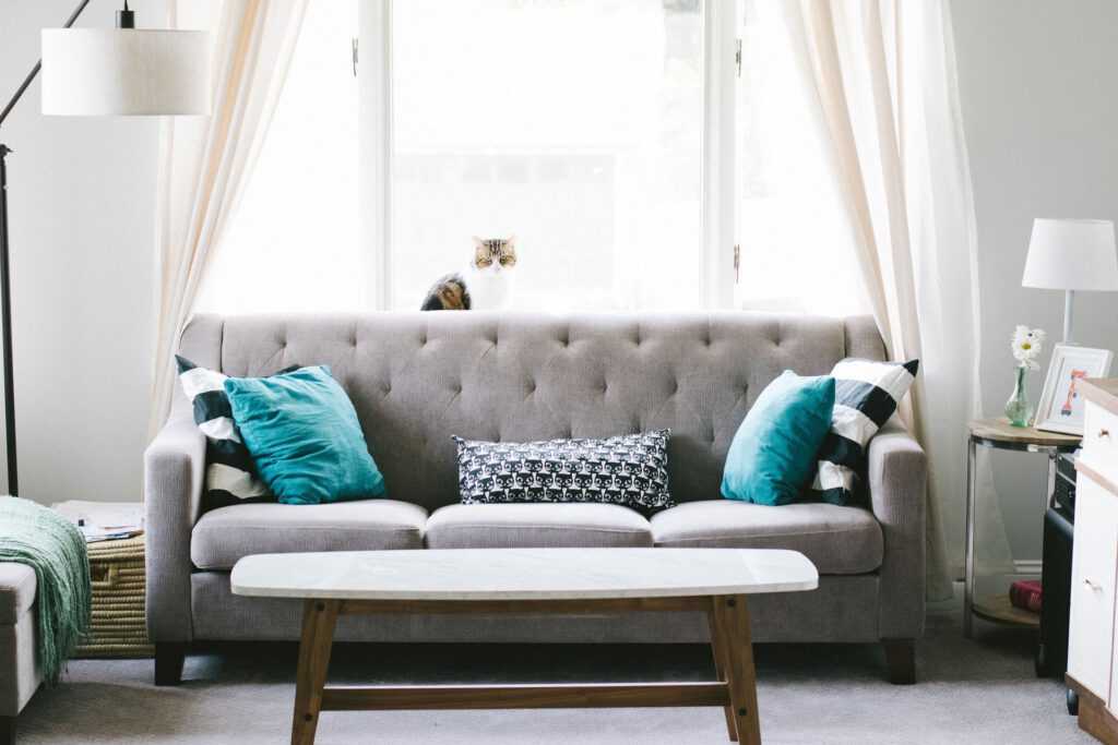 Sofa tapicerowana w nowoczesnym stylu